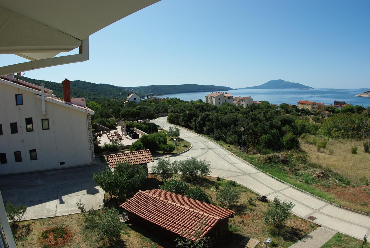 Hotel Zlatni Lav Martinšćica Exterior foto